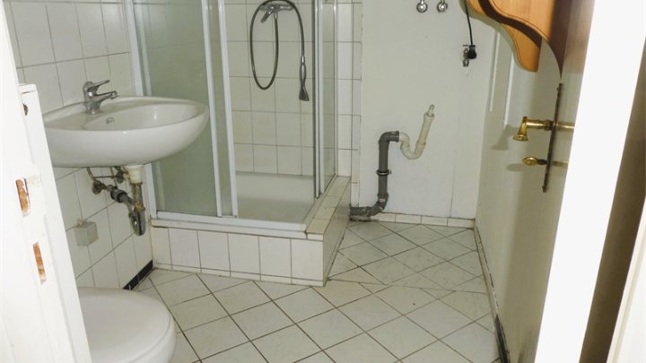 Kiel-Südfriedhof: Renovierungsbedürftige 2-Zimmer-Wohnung im 8.OG mit Balkon + herrlichem Weitblick