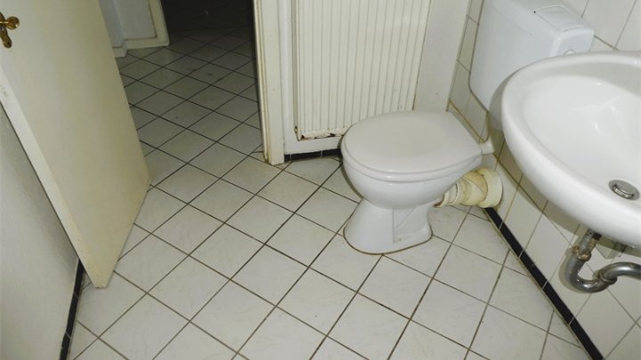 Kiel-Südfriedhof: Renovierungsbedürftige 2-Zimmer-Wohnung im 8.OG mit Balkon + herrlichem Weitblick