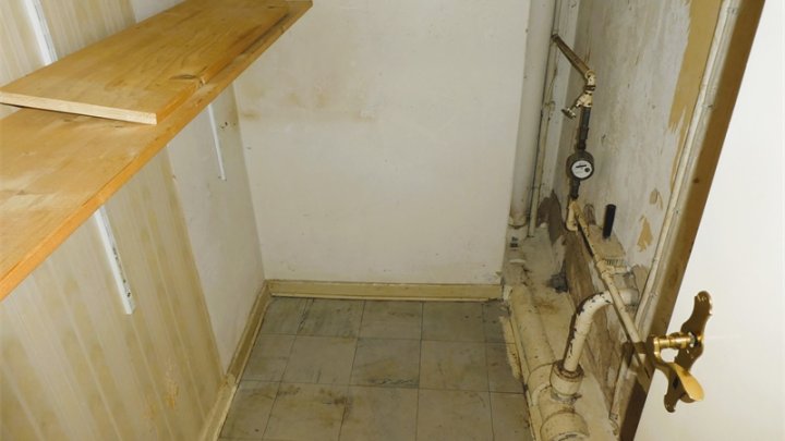 Kiel-Südfriedhof: Renovierungsbedürftige 2-Zimmer-Wohnung im 8.OG mit Balkon + herrlichem Weitblick