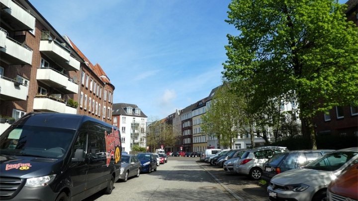 Kiel-Südfriedhof: Renovierungsbedürftige 2-Zimmer-Wohnung im 8.OG mit Balkon + herrlichem Weitblick