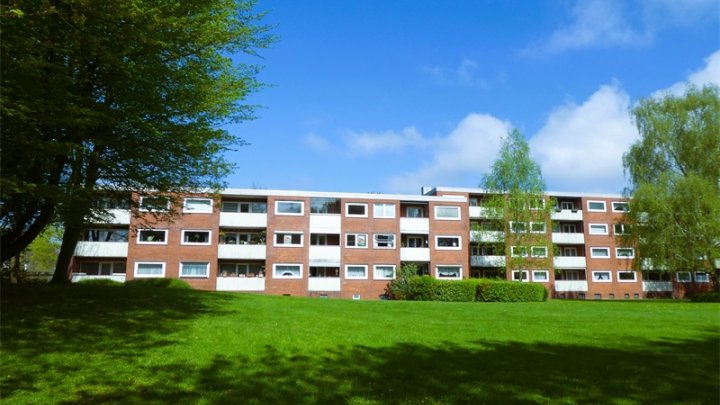 KIEL-ELLERBEK: Bezugsfreie und toll renovierte 3-Zimmer-ETW mit Balkon OTTO STÖBEN GMBH