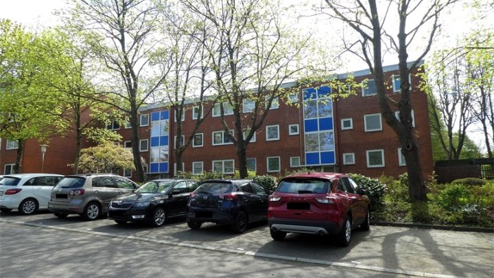 KIEL-ELLERBEK: Bezugsfreie und toll renovierte 3-Zimmer-ETW mit Balkon OTTO STÖBEN GMBH