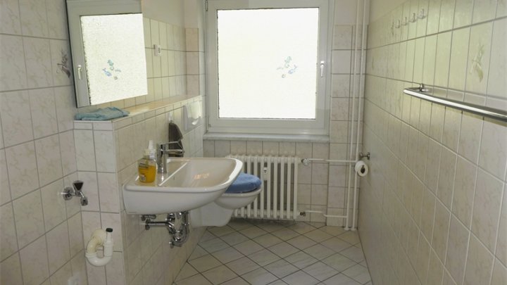 KIEL-ELLERBEK: Bezugsfreie und toll renovierte 3-Zimmer-ETW mit Balkon OTTO STÖBEN GMBH
