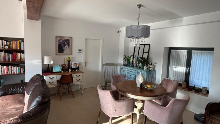 Schöne komplett und hochwertig renovierte Steinfassaden Finca mit Pool, Garagen u. vielen Extras
