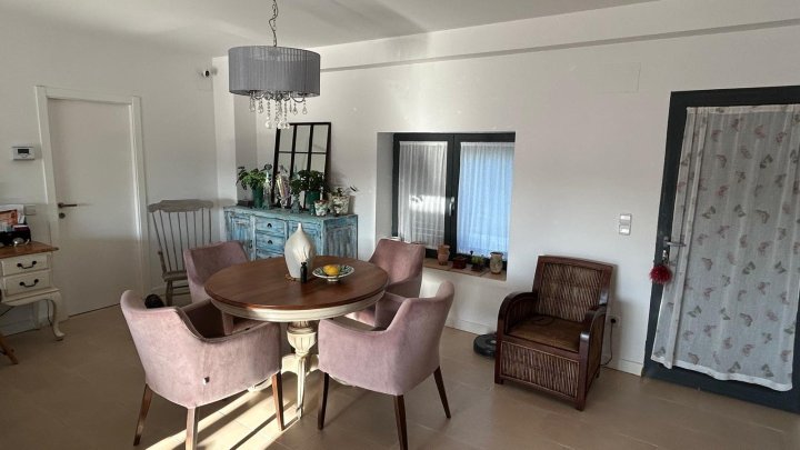 Schöne komplett und hochwertig renovierte Steinfassaden Finca mit Pool, Garagen u. vielen Extras