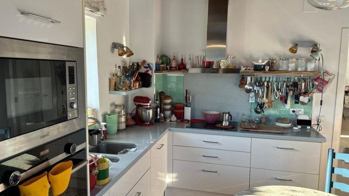 Schöne komplett und hochwertig renovierte Steinfassaden Finca mit Pool, Garagen u. vielen Extras