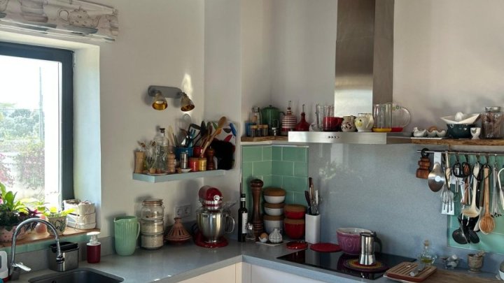Schöne komplett und hochwertig renovierte Steinfassaden Finca mit Pool, Garagen u. vielen Extras
