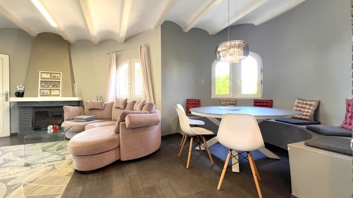Sehr hochwertig renovierte Villa in Toplage mit großem, sonnigen Grundstück und vielen Extras