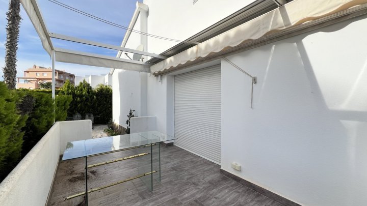 Freistehende Villa direkt am Golfplatz, Sackgasse, Pool, 2 SZ, 2 Bäder etc.