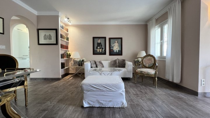 Freistehende Villa direkt am Golfplatz, Sackgasse, Pool, 2 SZ, 2 Bäder etc.