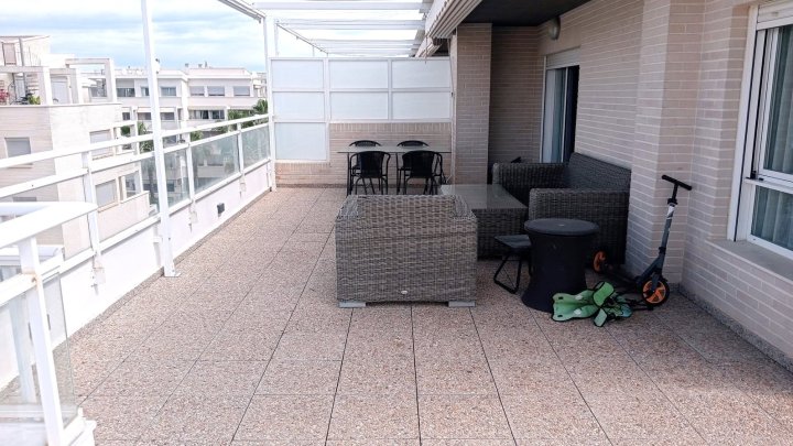 Attraktives Penthouse mit 2 Schlafzimmern in der Nähe des Sportzentrums von Dénia