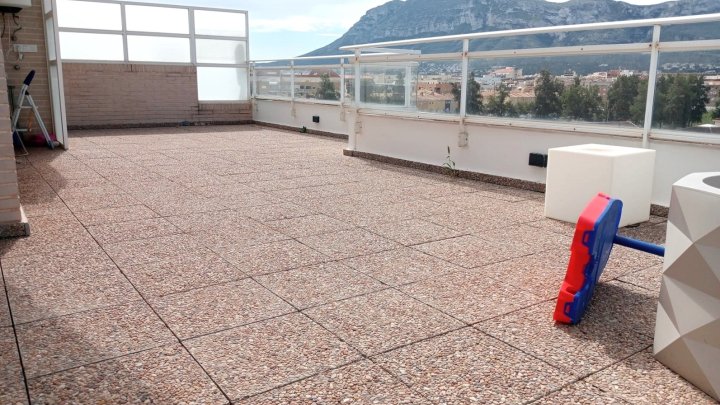 Attraktives Penthouse mit 2 Schlafzimmern in der Nähe des Sportzentrums von Dénia