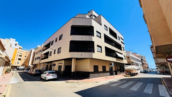 Appartement mit 2 Schlafzimmern und 1 Bad im Zentrum von La Mata nur 200 m vom Strand