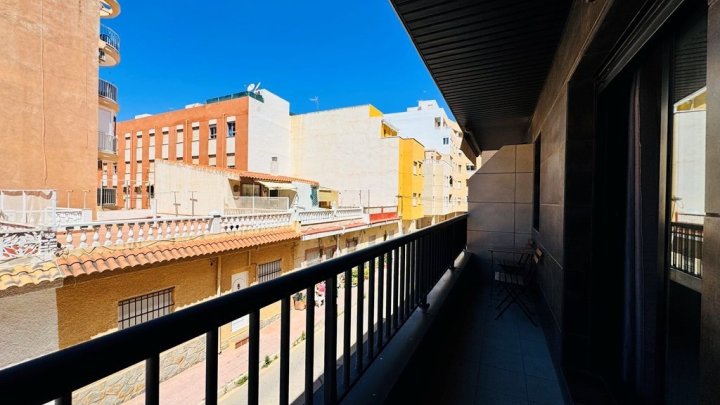 Appartement mit 2 Schlafzimmern und 1 Bad im Zentrum von La Mata nur 200 m vom Strand