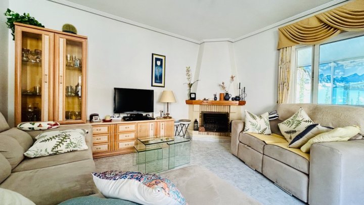 Villa mit 2 Schlafzimmern, 2 Bädern, Dachterrasse, Sauna und Gemeinschaftspool