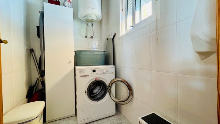 Villa mit 2 Schlafzimmern, 2 Bädern, Dachterrasse, Sauna und Gemeinschaftspool