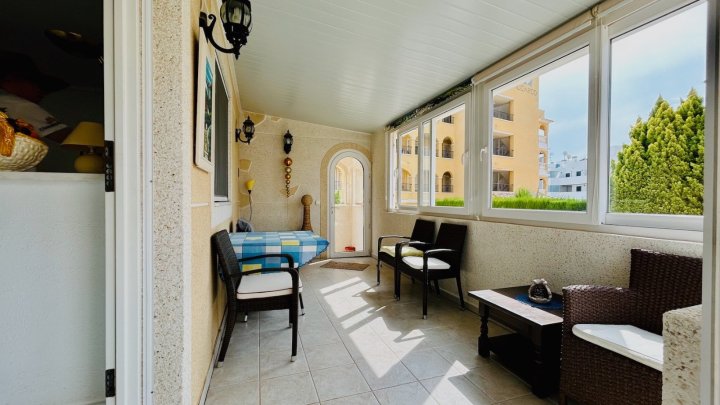 Villa mit 2 Schlafzimmern, 2 Bädern, Dachterrasse, Sauna und Gemeinschaftspool