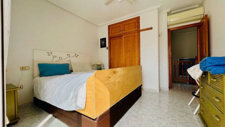 Villa mit 2 Schlafzimmern, 2 Bädern, Dachterrasse, Sauna und Gemeinschaftspool