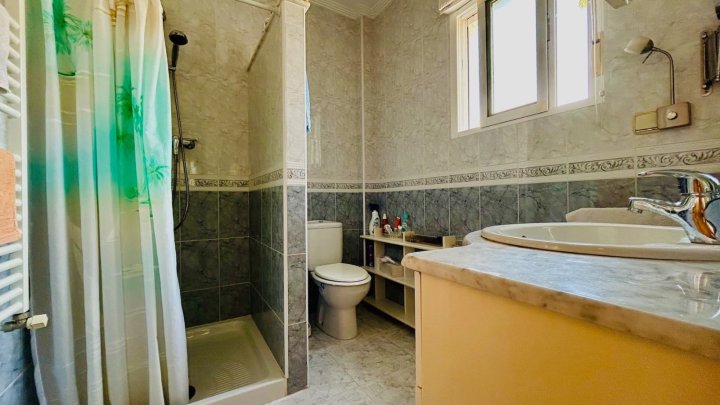Villa mit 2 Schlafzimmern, 2 Bädern, Dachterrasse, Sauna und Gemeinschaftspool
