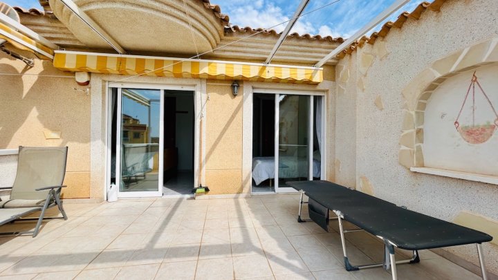 Villa mit 2 Schlafzimmern, 2 Bädern, Dachterrasse, Sauna und Gemeinschaftspool
