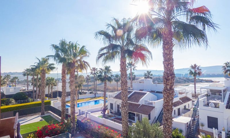 Moderne Obergeschoss-Wohnung mit 2 Schlafzimmern, 2 Bädern, Dachterrasse und Gemeinschaftspool im La Finca Golf and Spa Resort