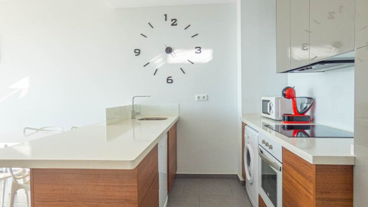 Moderne Obergeschoss-Wohnung mit 2 Schlafzimmern, 2 Bädern, Dachterrasse und Gemeinschaftspool im La Finca Golf and Spa Resort