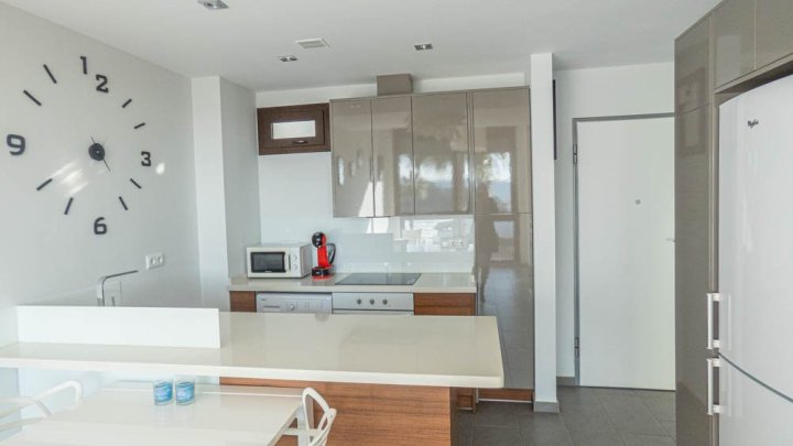 Moderne Obergeschoss-Wohnung mit 2 Schlafzimmern, 2 Bädern, Dachterrasse und Gemeinschaftspool im La Finca Golf and Spa Resort