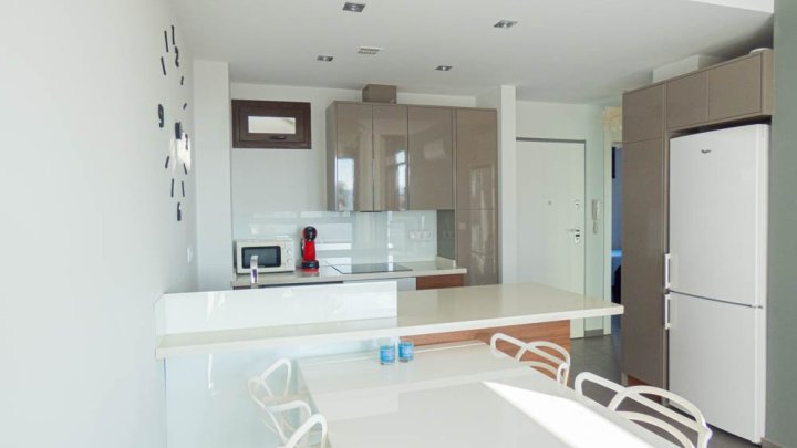 Moderne Obergeschoss-Wohnung mit 2 Schlafzimmern, 2 Bädern, Dachterrasse und Gemeinschaftspool im La Finca Golf and Spa Resort