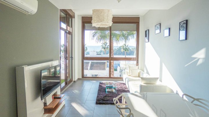 Moderne Obergeschoss-Wohnung mit 2 Schlafzimmern, 2 Bädern, Dachterrasse und Gemeinschaftspool im La Finca Golf and Spa Resort