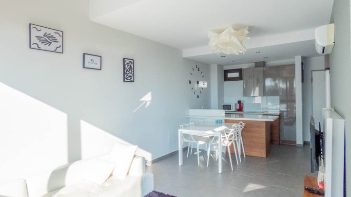 Moderne Obergeschoss-Wohnung mit 2 Schlafzimmern, 2 Bädern, Dachterrasse und Gemeinschaftspool im La Finca Golf and Spa Resort