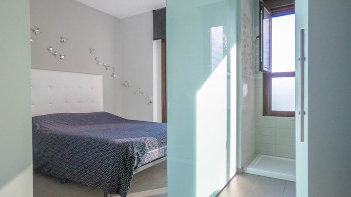 Moderne Obergeschoss-Wohnung mit 2 Schlafzimmern, 2 Bädern, Dachterrasse und Gemeinschaftspool im La Finca Golf and Spa Resort