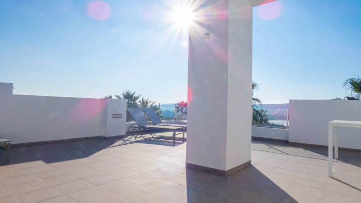 Moderne Obergeschoss-Wohnung mit 2 Schlafzimmern, 2 Bädern, Dachterrasse und Gemeinschaftspool im La Finca Golf and Spa Resort