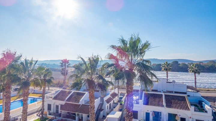 Moderne Obergeschoss-Wohnung mit 2 Schlafzimmern, 2 Bädern, Dachterrasse und Gemeinschaftspool im La Finca Golf and Spa Resort