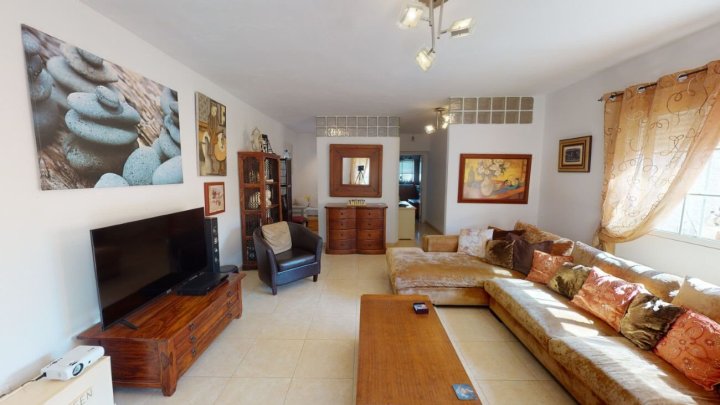 Villa mit Gästehaus, Privatpool und wunderschönem Ausblick