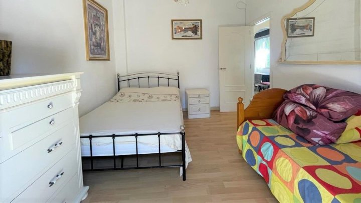 Villa mit Gästehaus, Privatpool und wunderschönem Ausblick