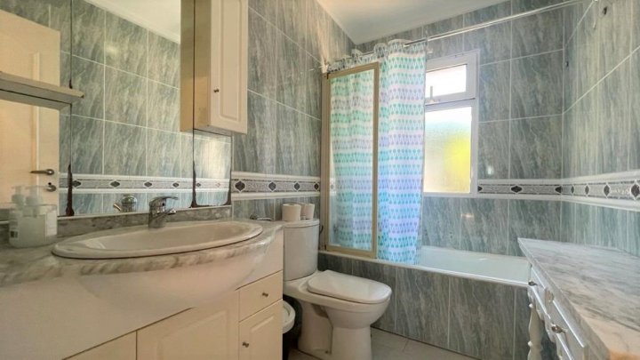 Villa mit Gästehaus, Privatpool und wunderschönem Ausblick