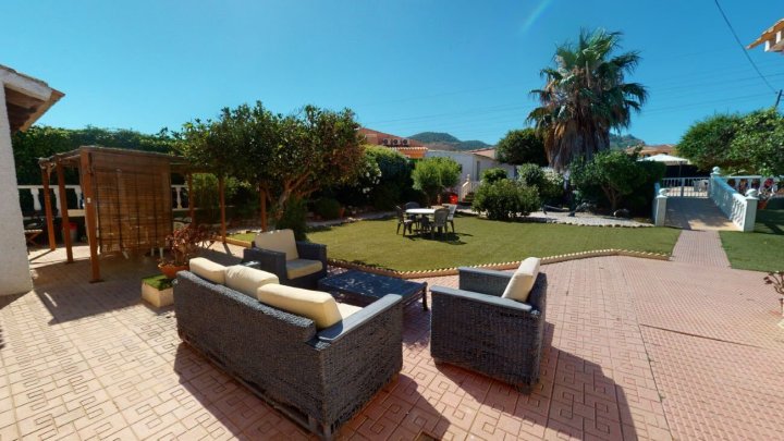 Villa mit Gästehaus, Privatpool und wunderschönem Ausblick