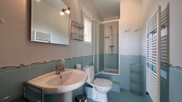 Sehr gepflegte Villa mit 3 Schlafzimmern und 3 Bädern in ruhiger Lage