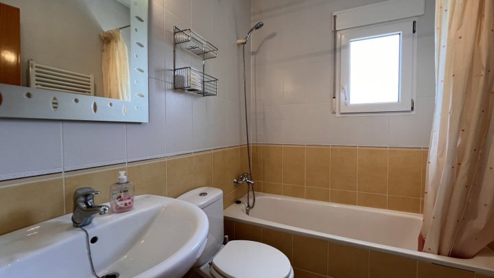 Sehr gepflegte Villa mit 3 Schlafzimmern und 3 Bädern in ruhiger Lage
