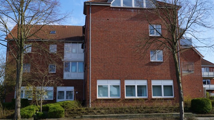 INVESTOREN HIGHLIGHT Wohn- u Geschäftshaus 7 WE + Gewerbe + Parkplatz in Eutin -OTTO STÖBEN GmbH