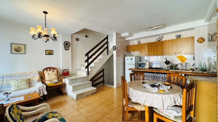 Doppelhaushälfte mit 3 Schlafzimmern, 2 Bädern und Dachterrasse nur 300 m vom Strand