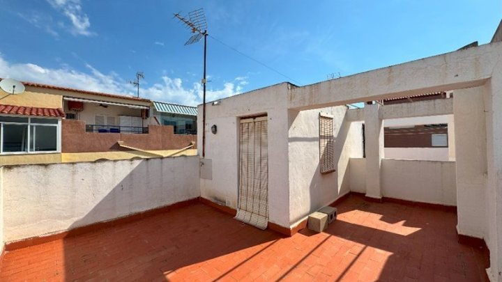 Doppelhaushälfte mit 3 Schlafzimmern, 2 Bädern und Dachterrasse nur 300 m vom Strand