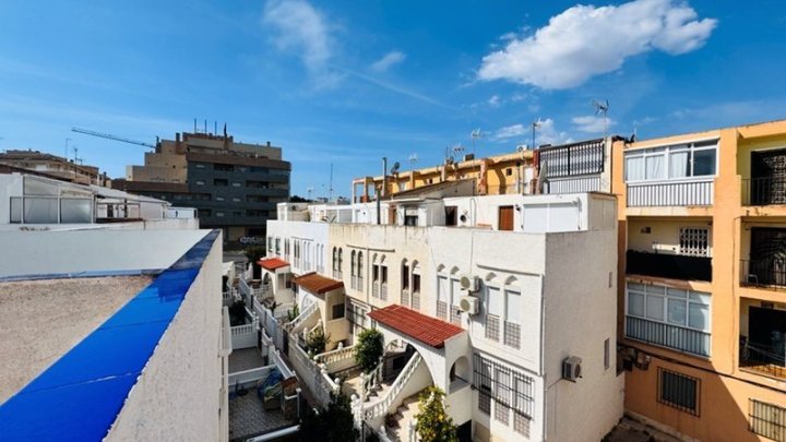 Doppelhaushälfte mit 3 Schlafzimmern, 2 Bädern und Dachterrasse nur 300 m vom Strand