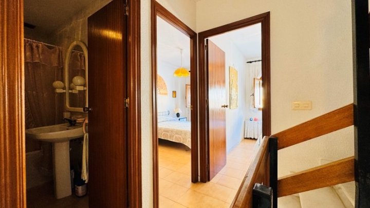 Doppelhaushälfte mit 3 Schlafzimmern, 2 Bädern und Dachterrasse nur 300 m vom Strand