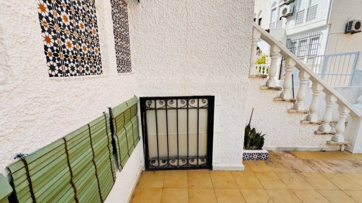 Doppelhaushälfte mit 3 Schlafzimmern, 2 Bädern und Dachterrasse nur 300 m vom Strand