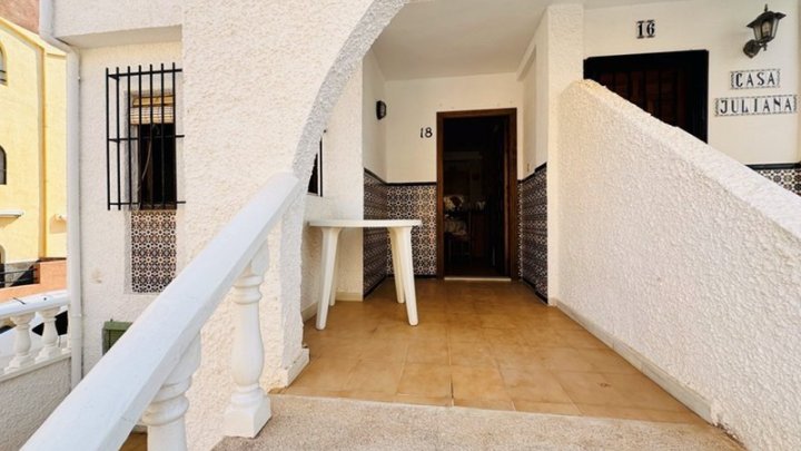 Doppelhaushälfte mit 3 Schlafzimmern, 2 Bädern und Dachterrasse nur 300 m vom Strand