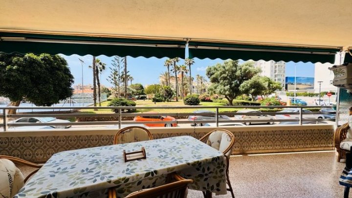 Großzügiges Appartement mit 3 Schlafzimmern, 1 Bad und seitlichem Meerblick nur 50 m vom Strand