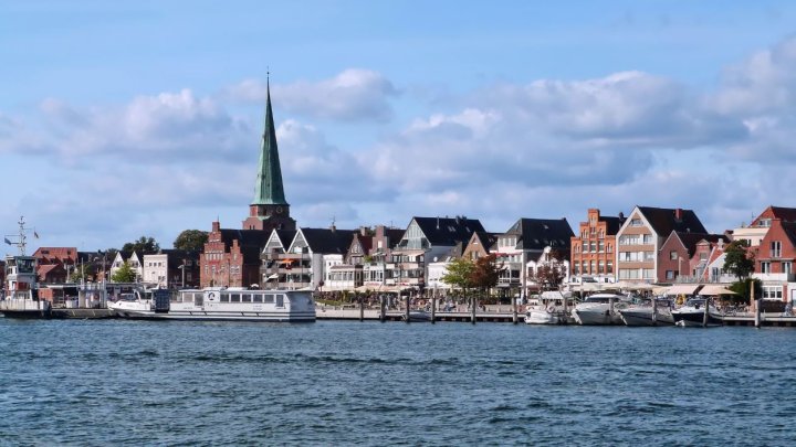 Ferienwohnung oder Eigennutzung:Maritimes Wohnglück in TRAVEMÜNDE 3 Zi ETW+Balkon - OTTO STÖBEN GmbH