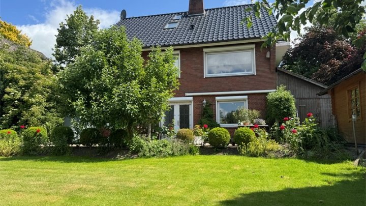 Direkte Wasserlage! Gepflegtes Einfamilienhaus am Fluss in Glückstadt - OTTO STÖBEN GmbH