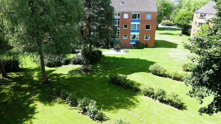 Ostseebad Eckernförde: Bezugsfreie 3-Zimmer-ETW mit sonniger Loggia + Stellplatz OTTO STÖBEN GMBH